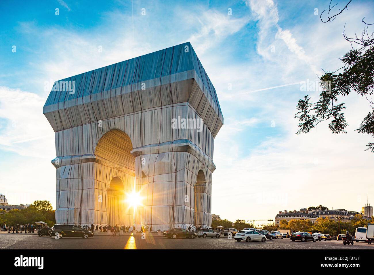 Frankreich, Paris, Place de l'Etoile, Arc de Triomphe umhüllt von Jeanne-Claude und Christo, 18. September bis 3. Oktober 2021 Stockfoto
