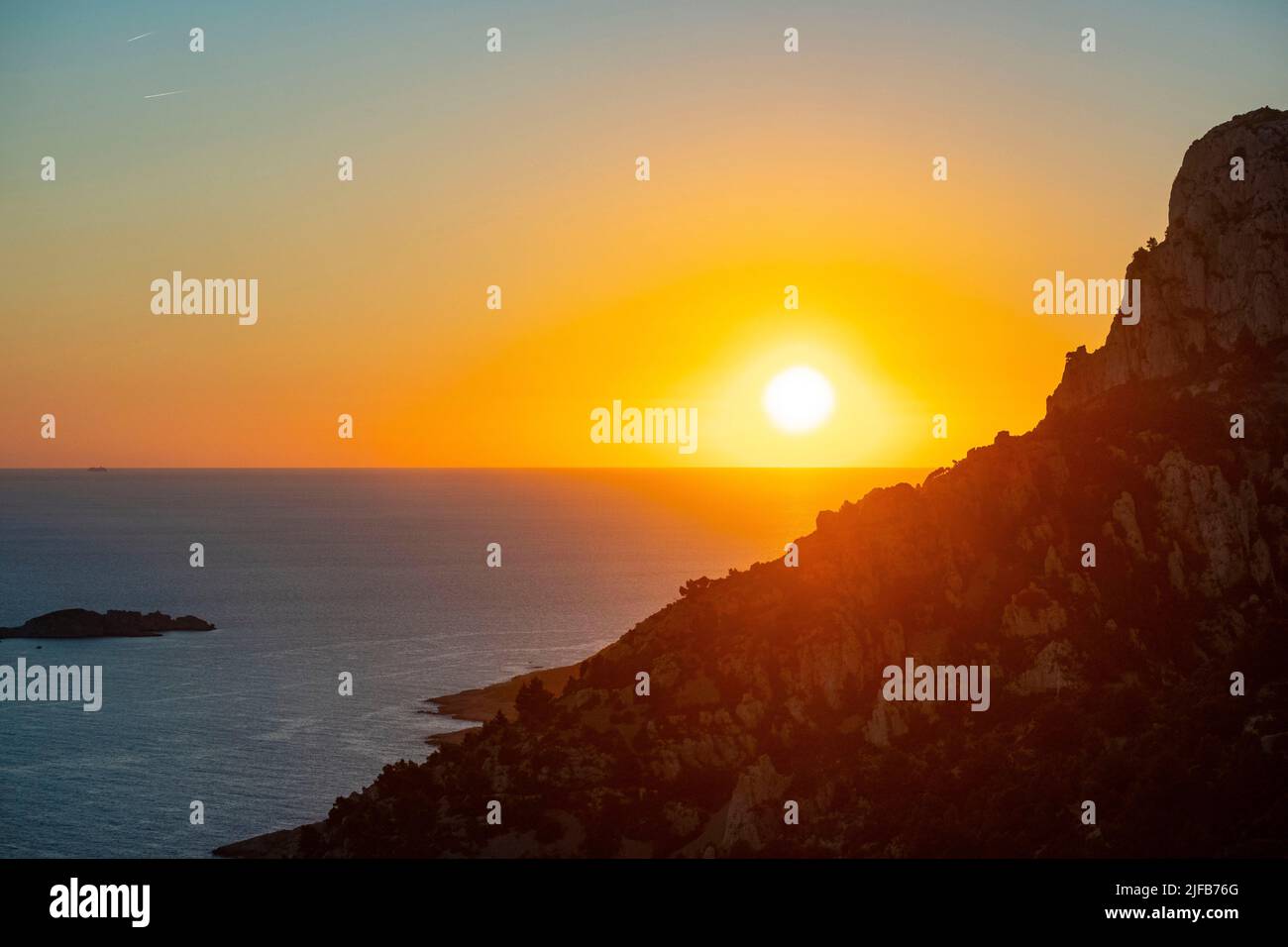 Frankreich, Bouches du Rhone, Marseille, Nationalpark Calanques, Sonnenuntergang in Cortiou Stockfoto