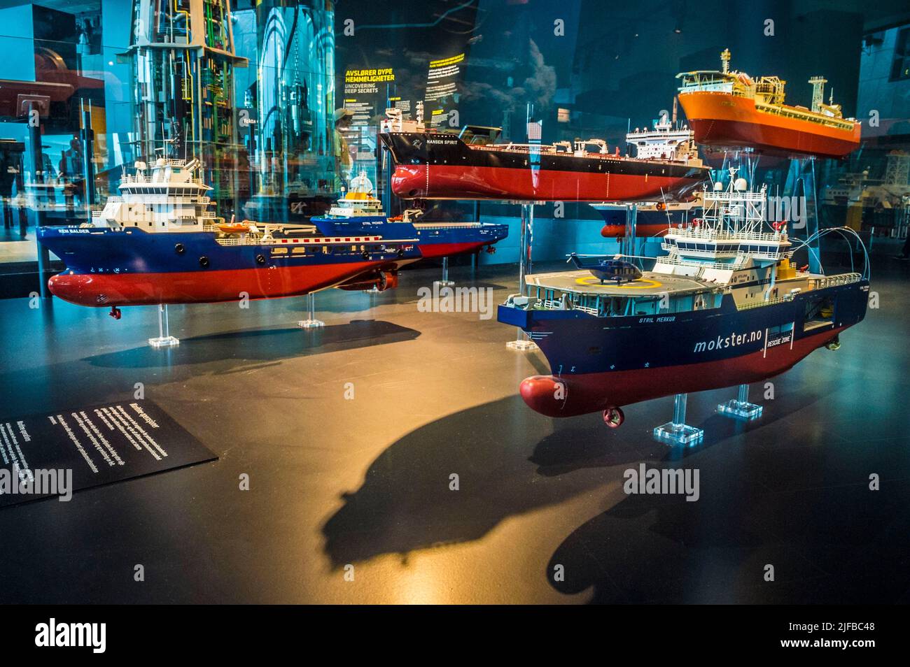 Norwegen, Rogaland County, Stavanger, Norwegian Petroleum Museum, maßstabsgegegeord. Modelle von Öltankern und Explorationsschiffen Stockfoto