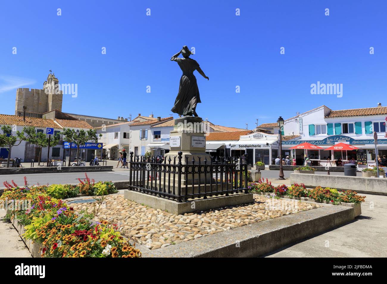 Frankreich, Bouches du Rhone, regionaler Naturpark der Camargue, Saintes Maries de la Mer, Statue von Mireille von Marius Jean Antonin Mercie im Jahr 1914 Stockfoto