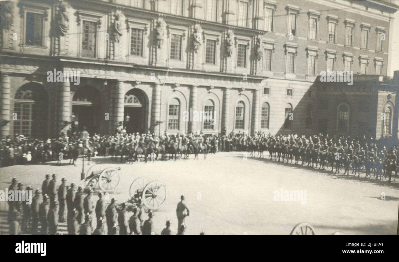 Kungl. Göta Lifgarde und Kungl. Die Drachen von Lifregement wechseln die Wache. Stockfoto