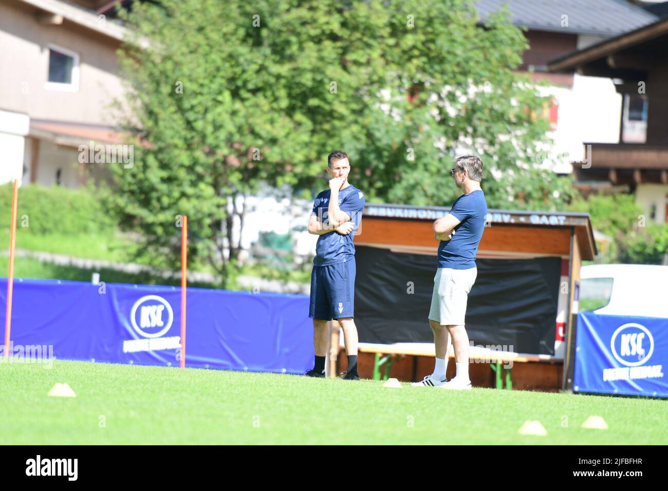 KSC-Coach Trainer Christian Eichner im Trainingscamp in Österreich Planung des Teams Aufnahme Taktik Kreuzer Sportgeschäftsfü Stockfoto