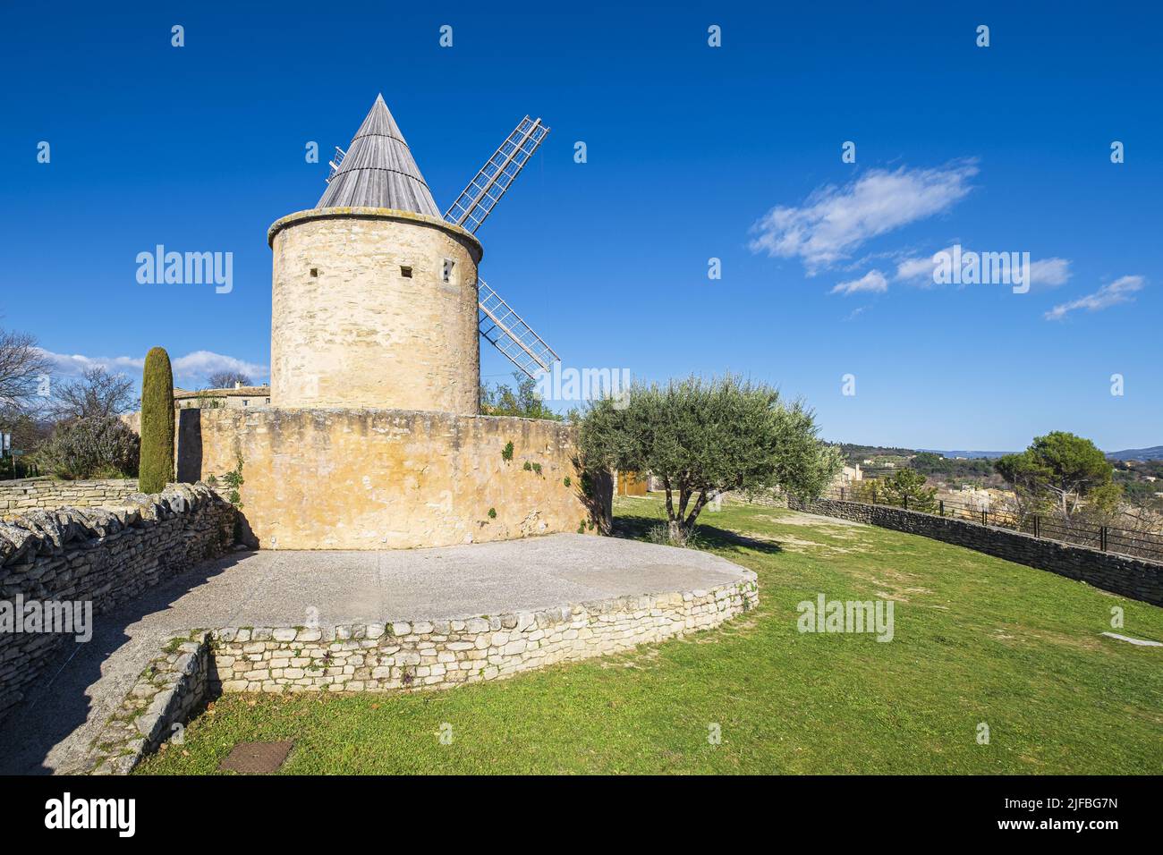 Frankreich, Vaucluse, regionaler Naturpark Luberon, Goult, kleines mittelalterliches Dorf, Jerusalemmühle Stockfoto