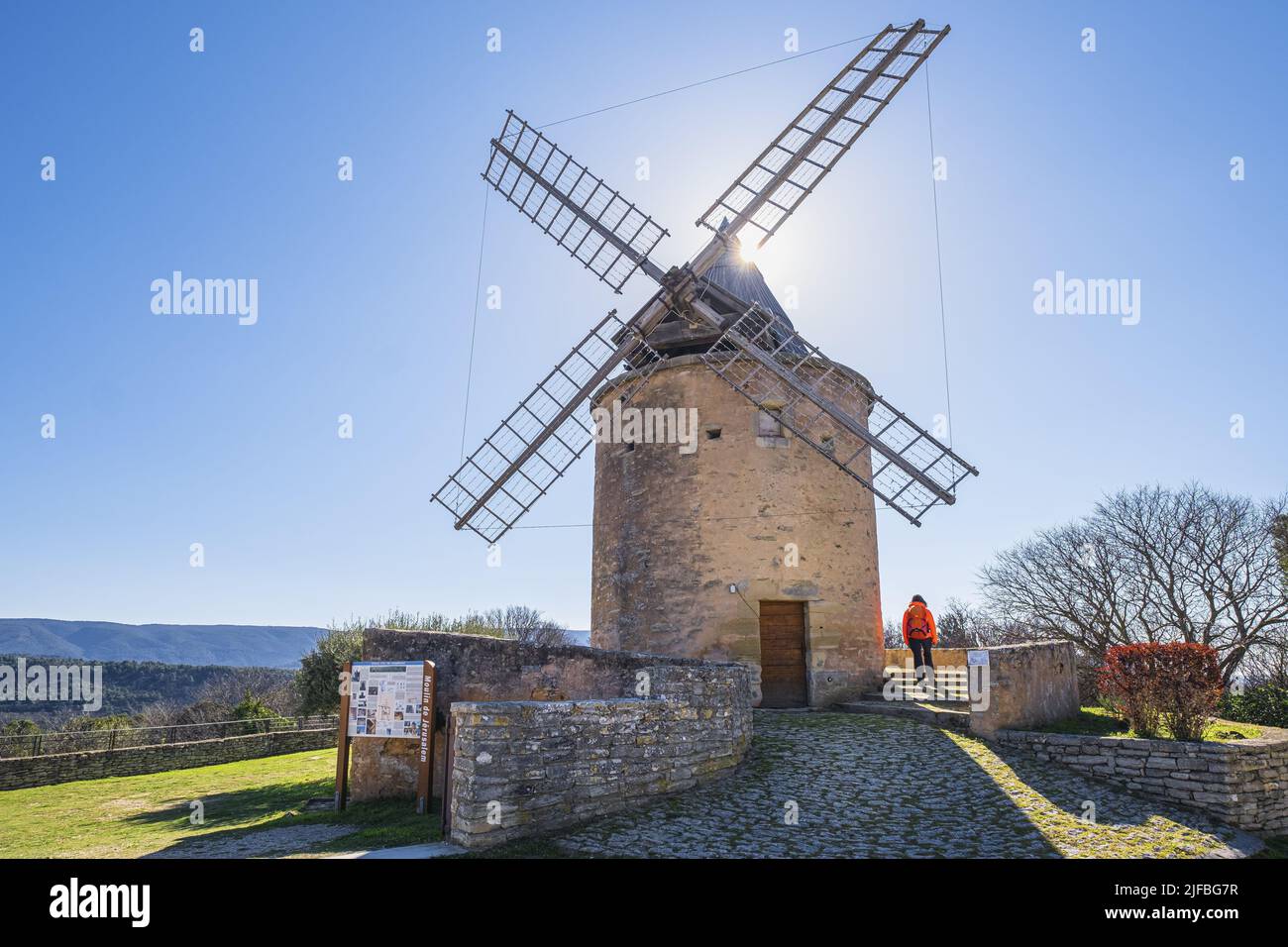 Frankreich, Vaucluse, regionaler Naturpark Luberon, Wanderung ausgehend vom kleinen mittelalterlichen Dorf Goult, Jerusalemer Mühle Stockfoto