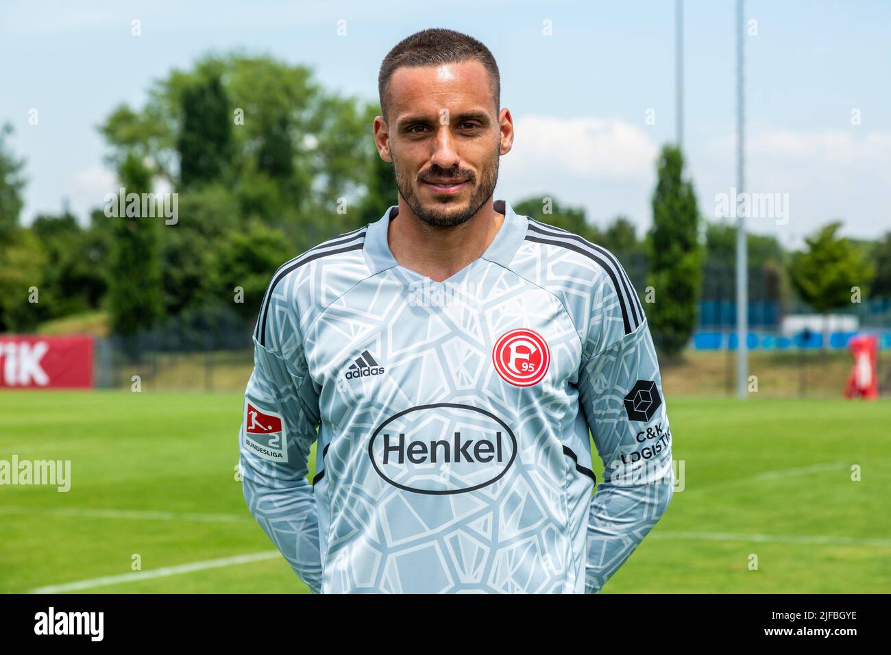 Fußball, 2. Bundesliga, 2022/2023, Fortuna Düsseldorf, Merkur Spiel Arena, Medientag, Teampräsentation für die neue Spielsaison, Pressefoto-Shooting, Torwart Raphael Wolf Stockfoto