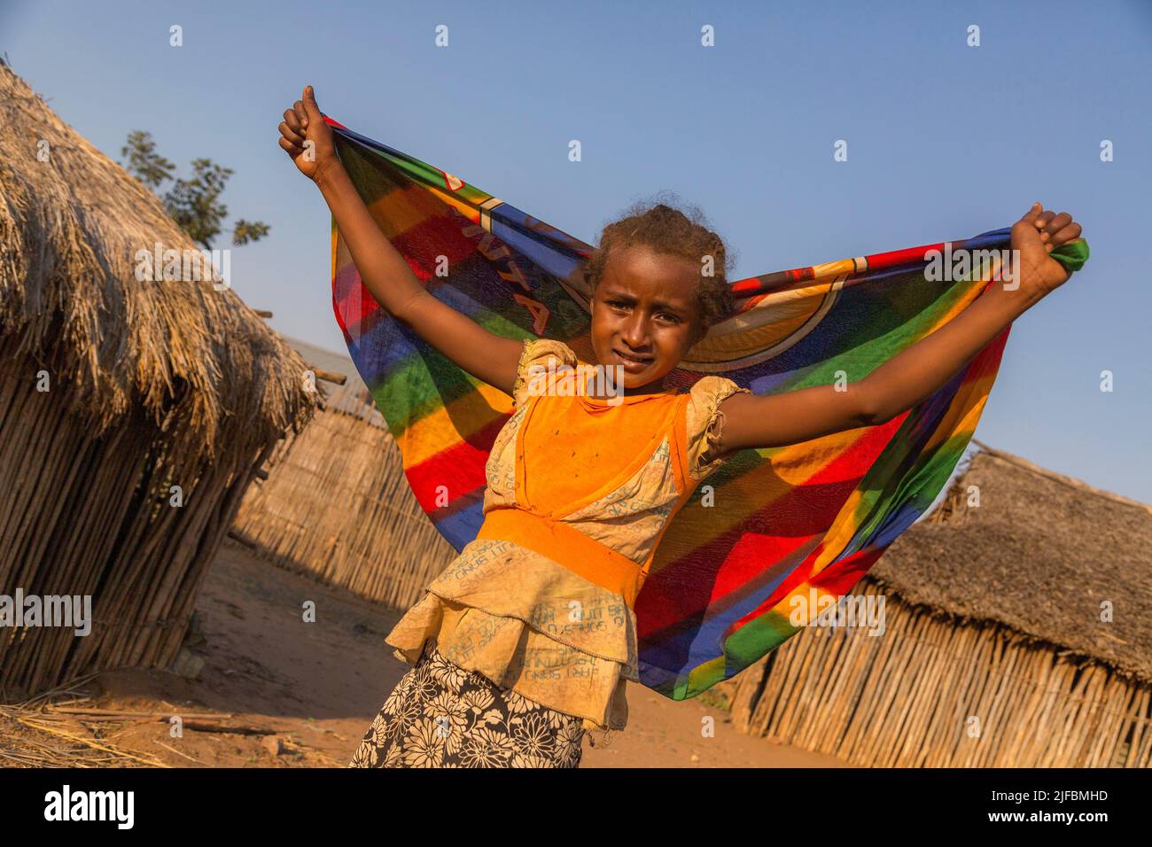 Madagaskar, région de Menabe, Massiv du Bemaraha, le fleuve Tsiribihina, enfant dans un Village / Madagaskar, Menabe Region, Bemaraha Massiv, der Tsiribihina Fluss, Kind in einem Dorf Stockfoto