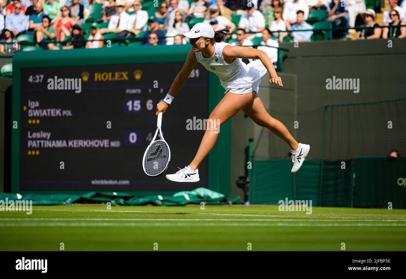 IGA Swiatek aus Polen im Einsatz gegen Lesley Pattinama Kerkhove aus