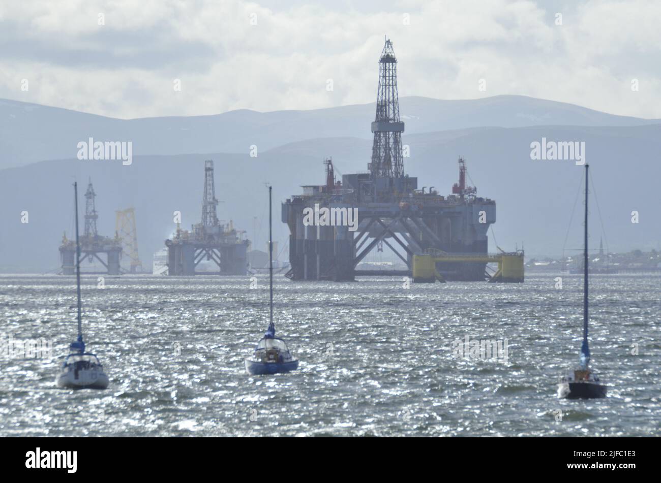Öl- und Gasplattformen im Cromarty Firth in Easter Ross, Schottland, Großbritannien Stockfoto
