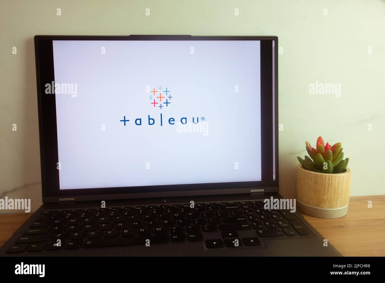 KONSKIE, POLEN - 30. Juni 2022: Unternehmenslogo von Tableau Software wird auf dem Bildschirm eines Laptops angezeigt Stockfoto