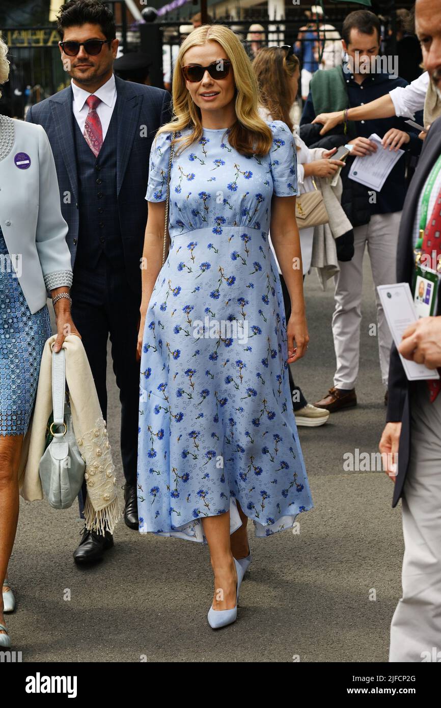 01. Juli 2022. London, Großbritannien. Katherine Jenkins und Ehemann Andrew Levitas kommen an, um am 5. Tag der Wimbledon Tennis Championships teilzunehmen, die im All England Lawn Tennis and Croquet Club stattfinden. Foto von Ray Tang. Stockfoto