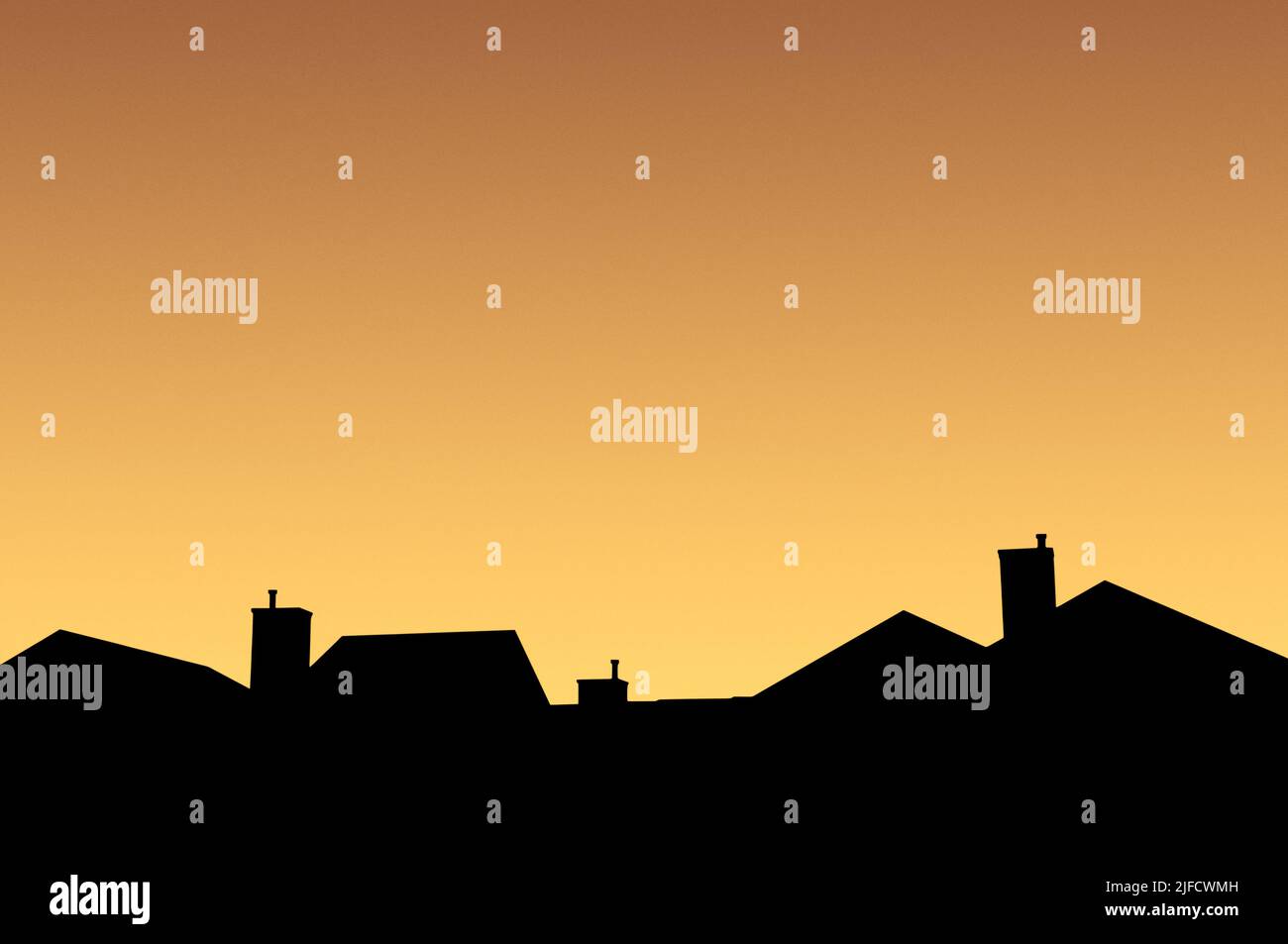 Verdeckte Dächer in der Abenddämmerung Stockfoto