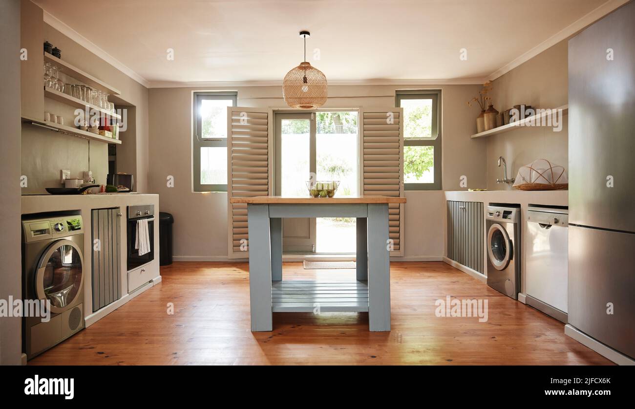 Leere Küche in einem Haus. Leere Küche in einem Haus. Stockfoto