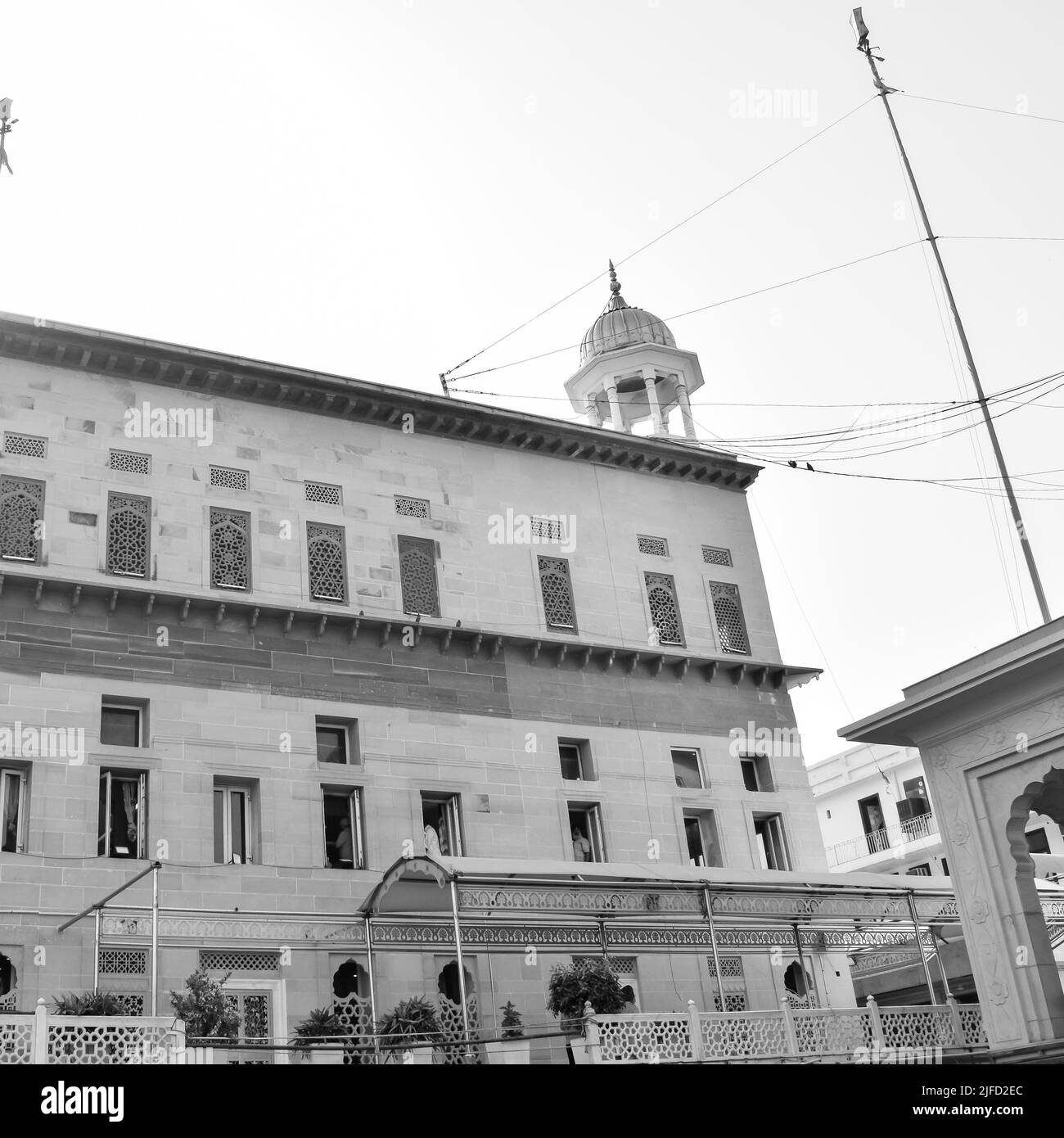 Gurudwara SIS Ganj Sahib ist einer der neun historischen Gurdwaras in Alt-Delhi in Indien, Sheesh Ganj Gurudwara in Chandni Chowk, gegenüber dem Roten Fort in O Stockfoto