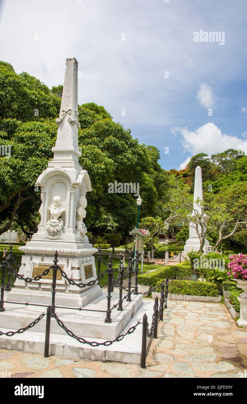 Zwei Gedenkstätten für Prinzessin Saovabhark Narirattana und Prinzessin Sunanda Kumariratana im Bang Pa-in Palast Ayutthaya Thailand. Stockfoto