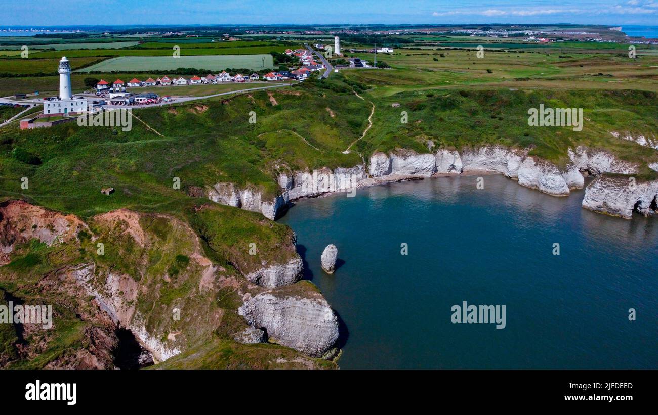 Luftaufnahme des Leuchtturms und der Klippen von Flamborough Head in Yorkshire an der Nordostküste Englands. Stockfoto Luftaufnahme des Leuchtturms und der Klippen von Flamborough Head in Yorkshire an der Nordostküste Englands. Stockfoto
