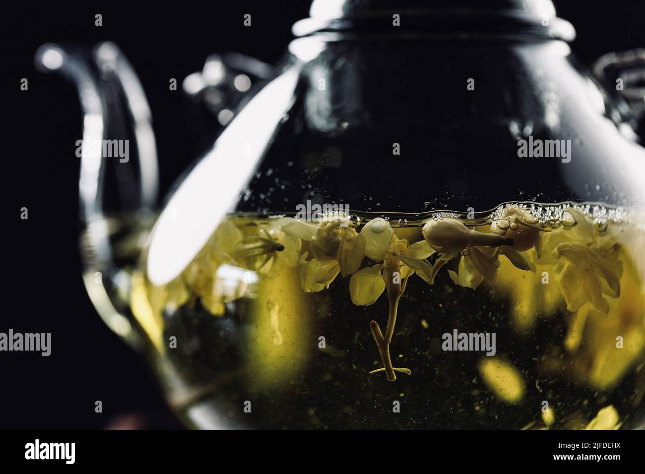 Gekochter, reiner Jasmintee, ein traditionelles chinesisches Getränk - Stock photo Stockfoto