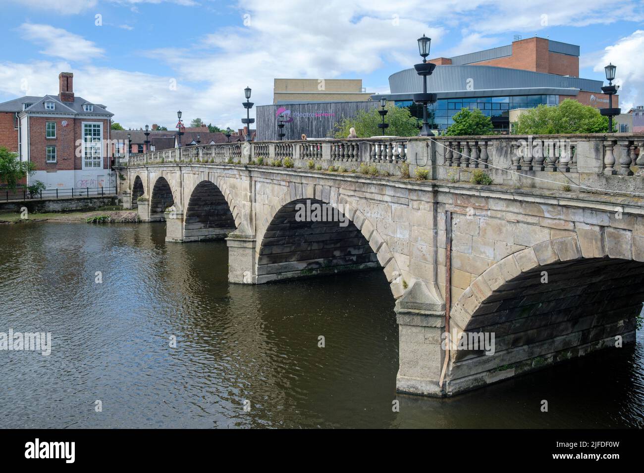 Walisische Brücke über den Fluss Severn und Theater Severn, Shrewsbury, Shropshire Stockfoto