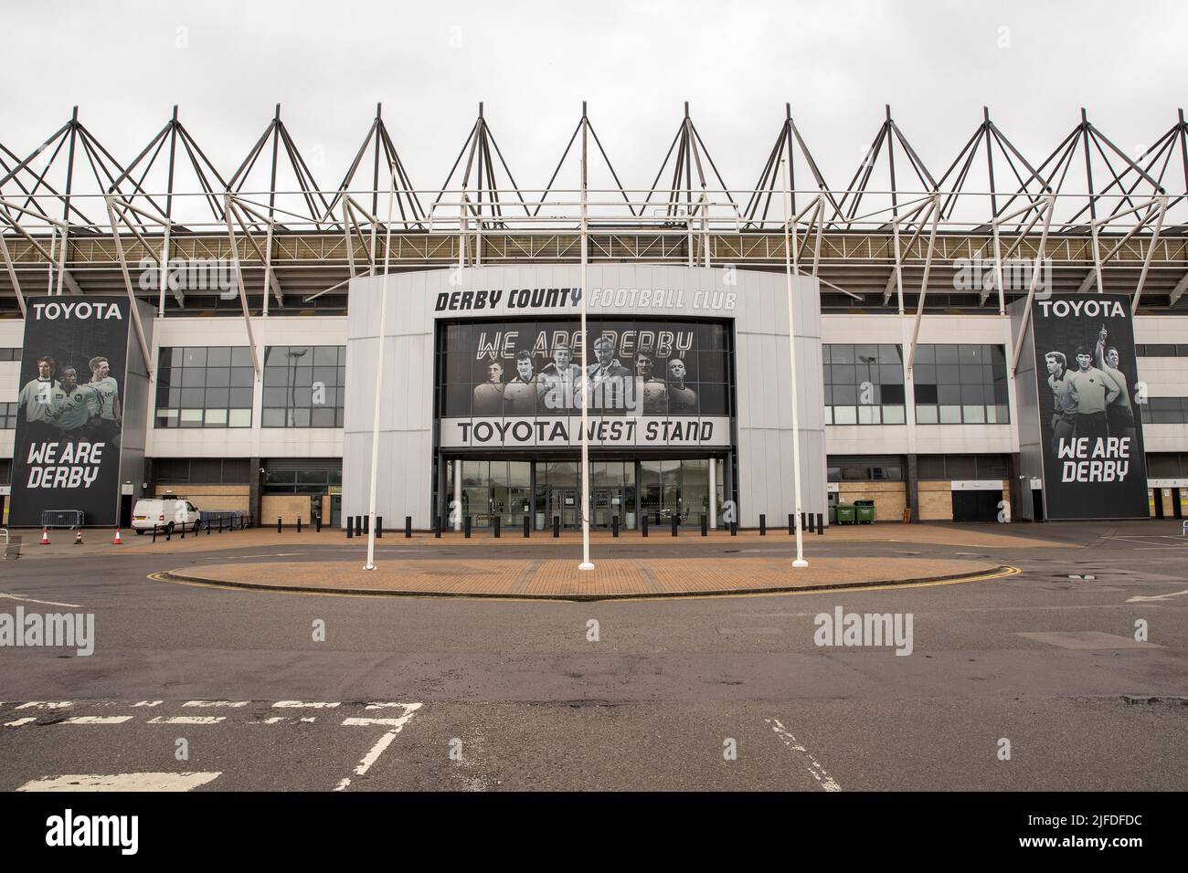 DERBY, Großbritannien, 2. Juli 2022, Gesamtansicht des Pride Park Stadions in Derby, nach der Nachricht, dass der Derby County Football Club vom lokalen Geschäftsmann David Clowes von Clowes Developments (UK) Ltd. Aus der Verwaltung gekauft wurde. , Kredit: Gareth Tibbles Stockfoto