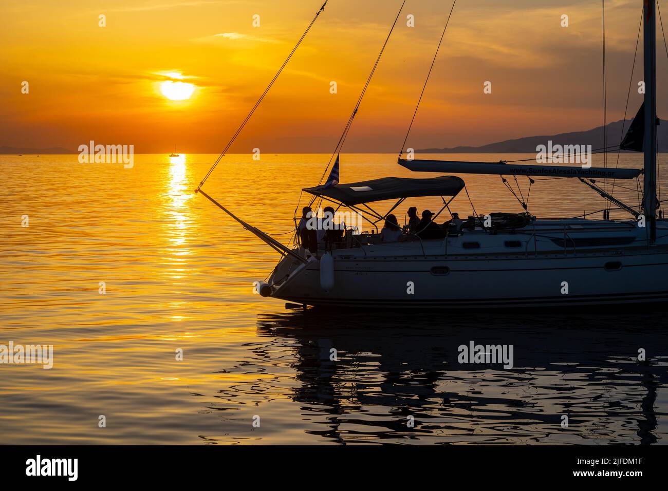 Sonnenuntergang in der Ägäis auf einem Segelboot, Insel Mykonos, Griechenland Stockfoto