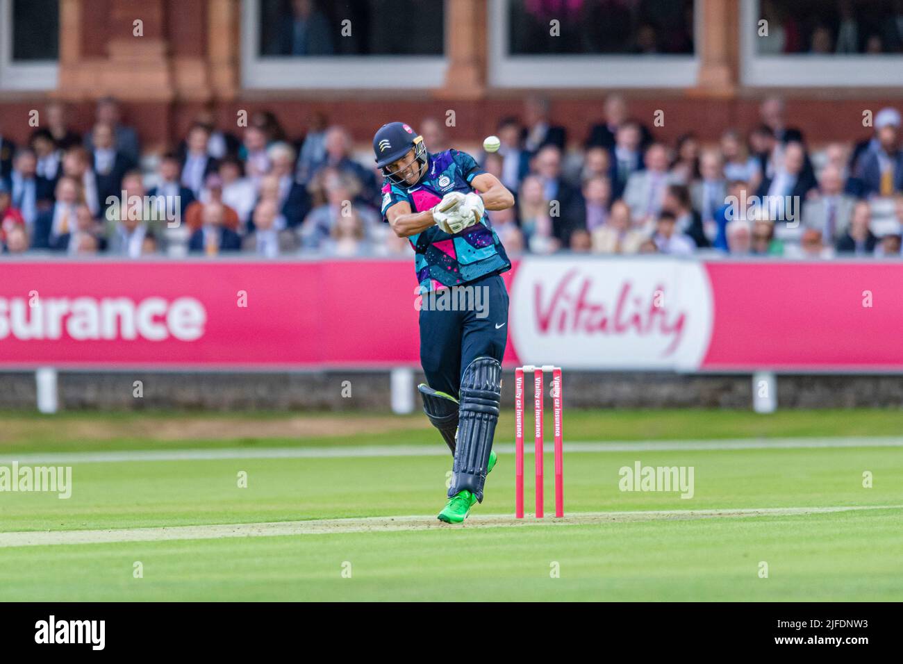 London, Großbritannien. 01. Juli 2022. Chris Green von Middlesex Fledermäuse während T20 Vitality Blast - Middlesex vs Somerset auf dem Lord's Cricket Ground am Freitag, 01. Juli 2022 in LONDON ENGLAND. Kredit: Taka G Wu/Alamy Live Nachrichten Stockfoto