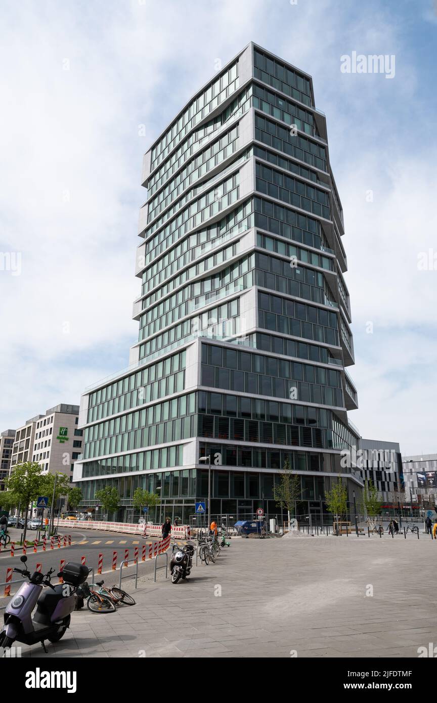 30.04.2022, Berlin, Deutschland, Europa - Außenansicht des Stream-Bürohochhauses im Stadtteil Friedrichshain-Kreuzberg. Stockfoto