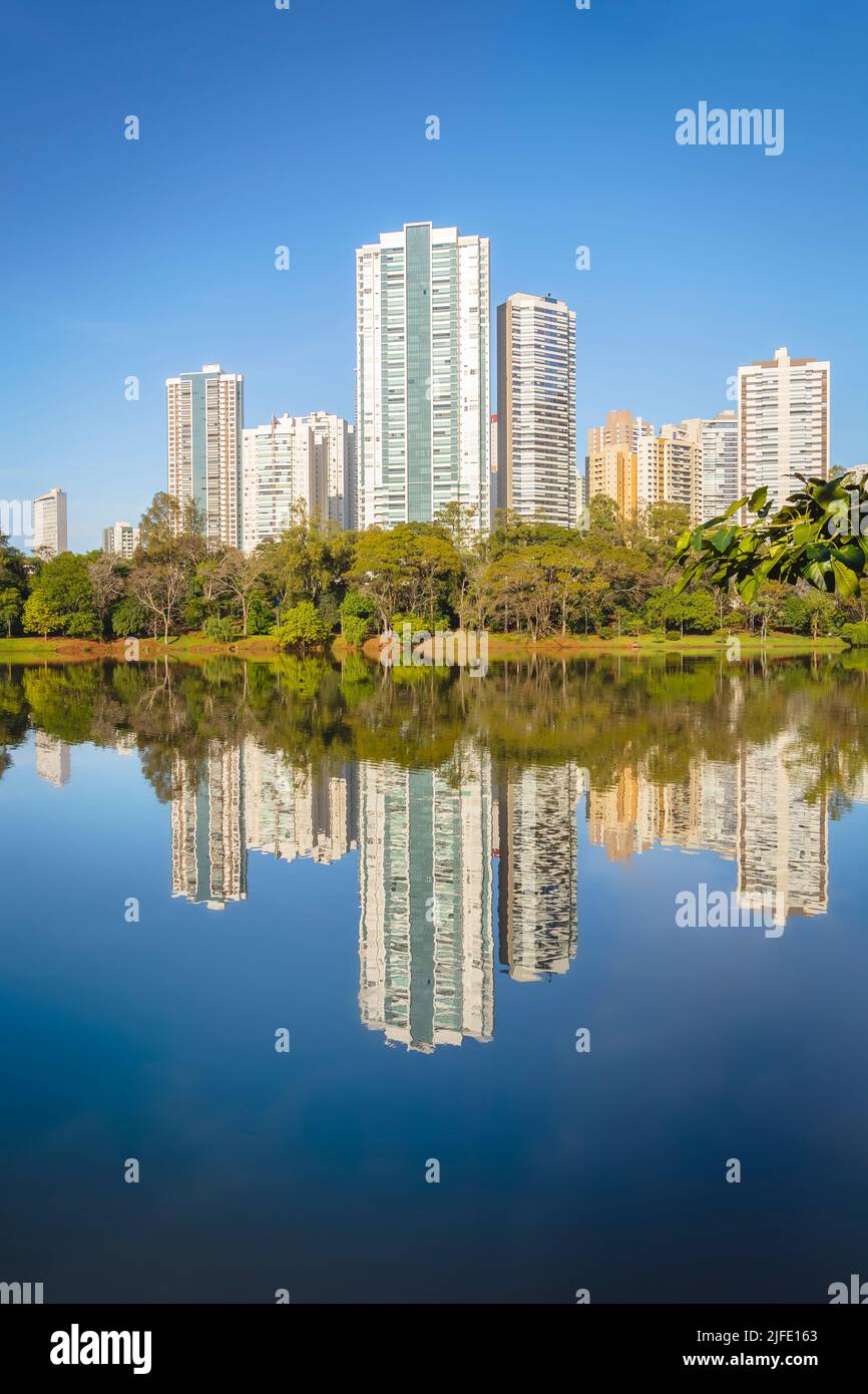 Blick auf den Igapó-See in der Stadt Londrina, Brasilien. Stockfoto