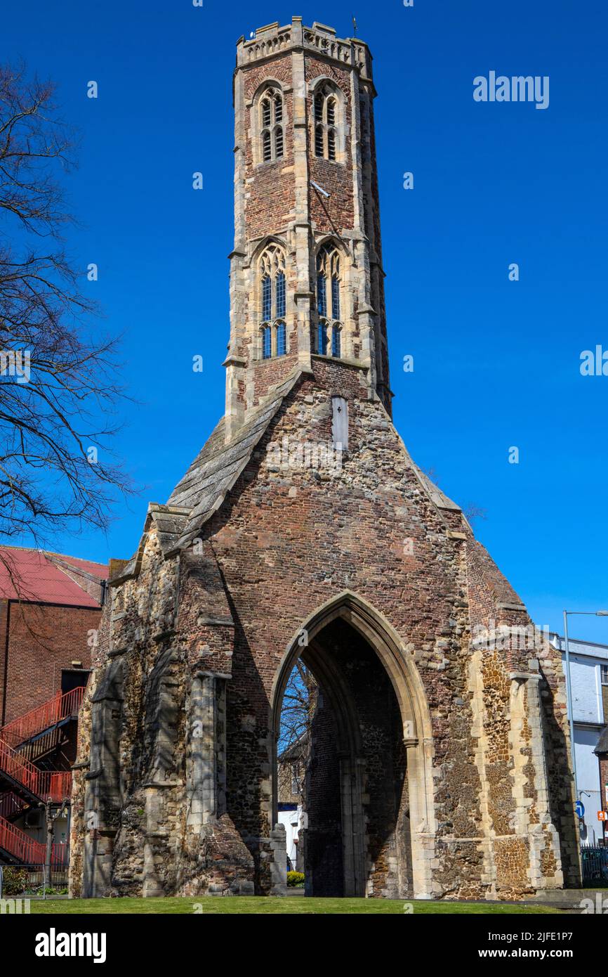 Der wunderschöne Greyfriars Tower befindet sich in Tower Gardens, in der Stadt Kings Lynn in Norfolk, Großbritannien. Stockfoto