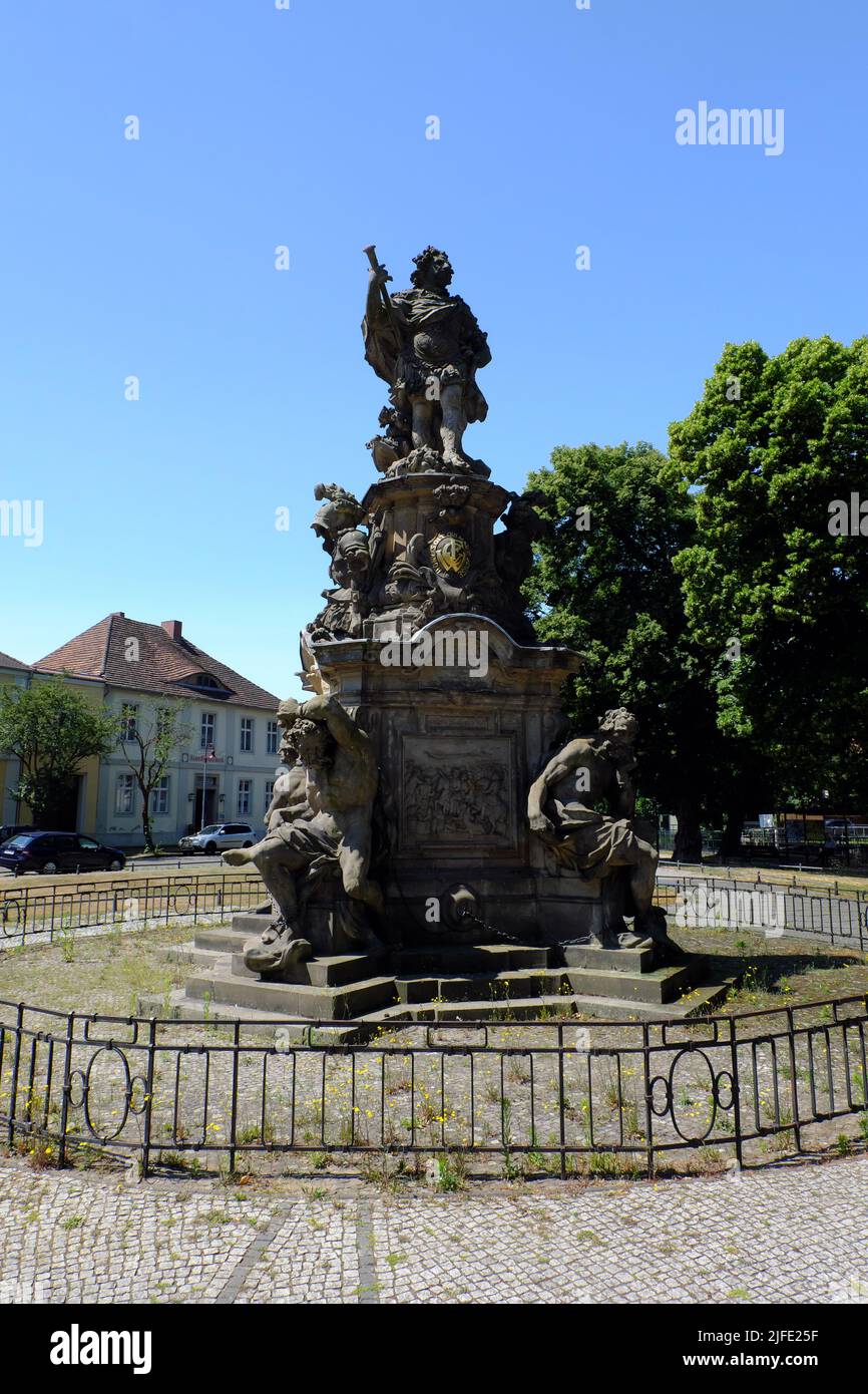 Denkmal des Großen Kurfürst - 1738, Rathenow, Bildhauer Johann Georg Glume. Stockfoto