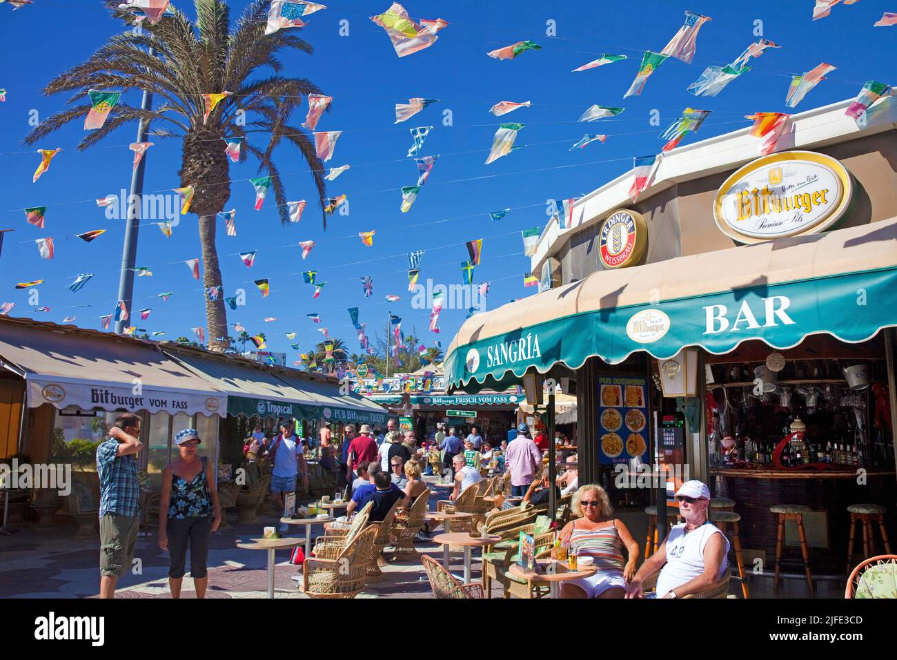 Geschäfte, Bars und Restaurants an der Strandpromenade, Playa del Ingles, Gran Canaria, Kanarische Inseln, Spanien, Europa | Geschäfte, Bars und Restaurants a Stockfoto