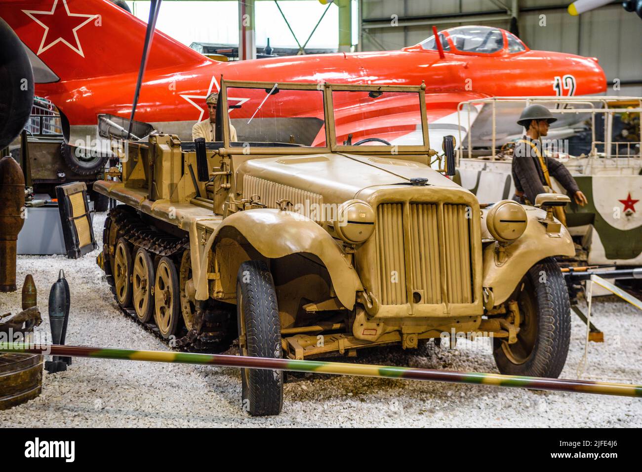 SINSHEIM, DEUTSCHLAND - MAI 2022: Sandmilitärs Demag SD.Kfz. 10 Sonderkraftfahrzeug Sondermotorfahrzeug WW2 1939 100ps mit Kanon 3. reichs-nazi-Ge Stockfoto