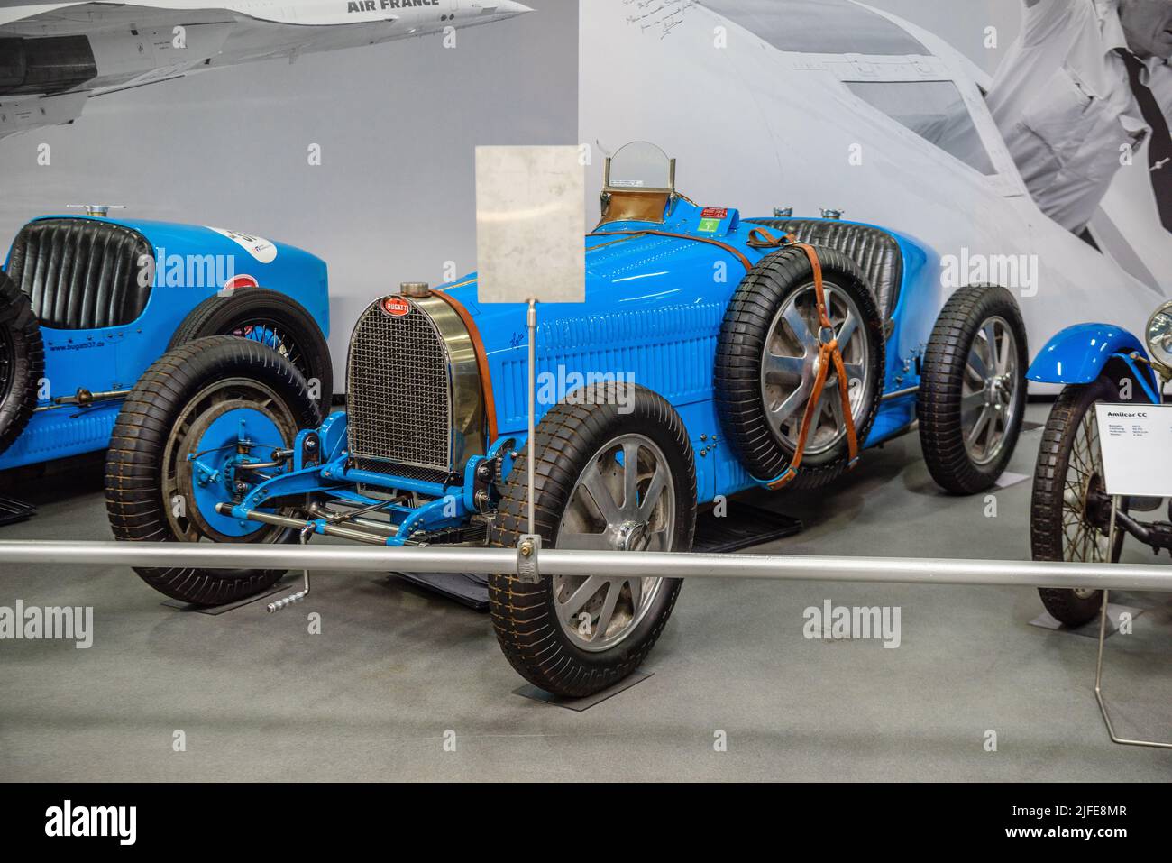 SINSHEIM, DEUTSCHLAND - MAI 2022: Blaues Cabrio des Typs 35 C des Typs 1930 125ps Stockfoto