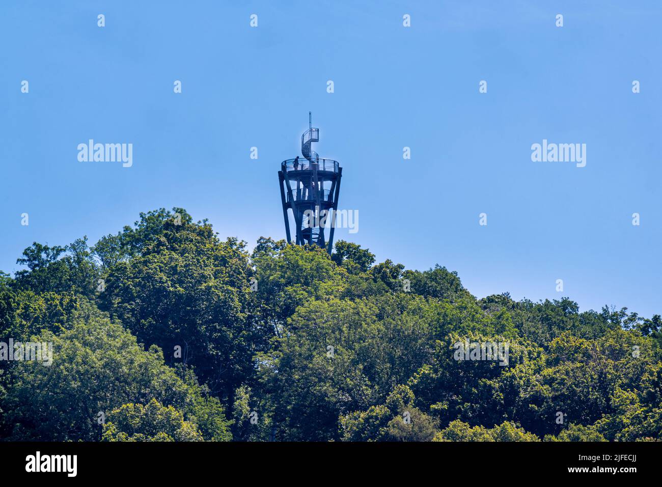 Blick vom Freiburger Münster auf die Aussichtsplattform des Schlosshügels. Baden Württemberg, Deutschland, Europa Stockfoto