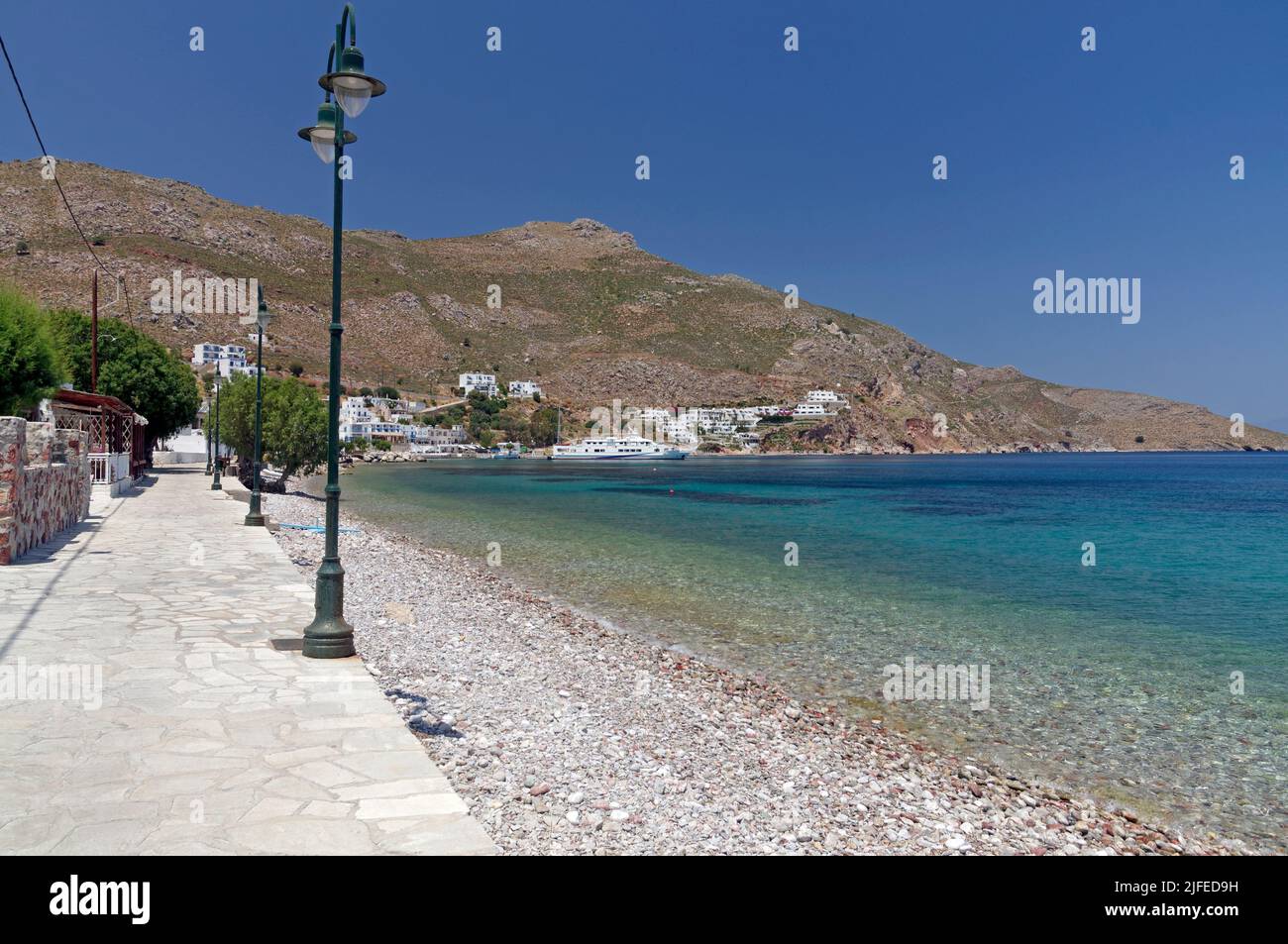 Strandszene, Dorf Livadia, Insel Tilos, Dodcanese, Griechenland Stockfoto
