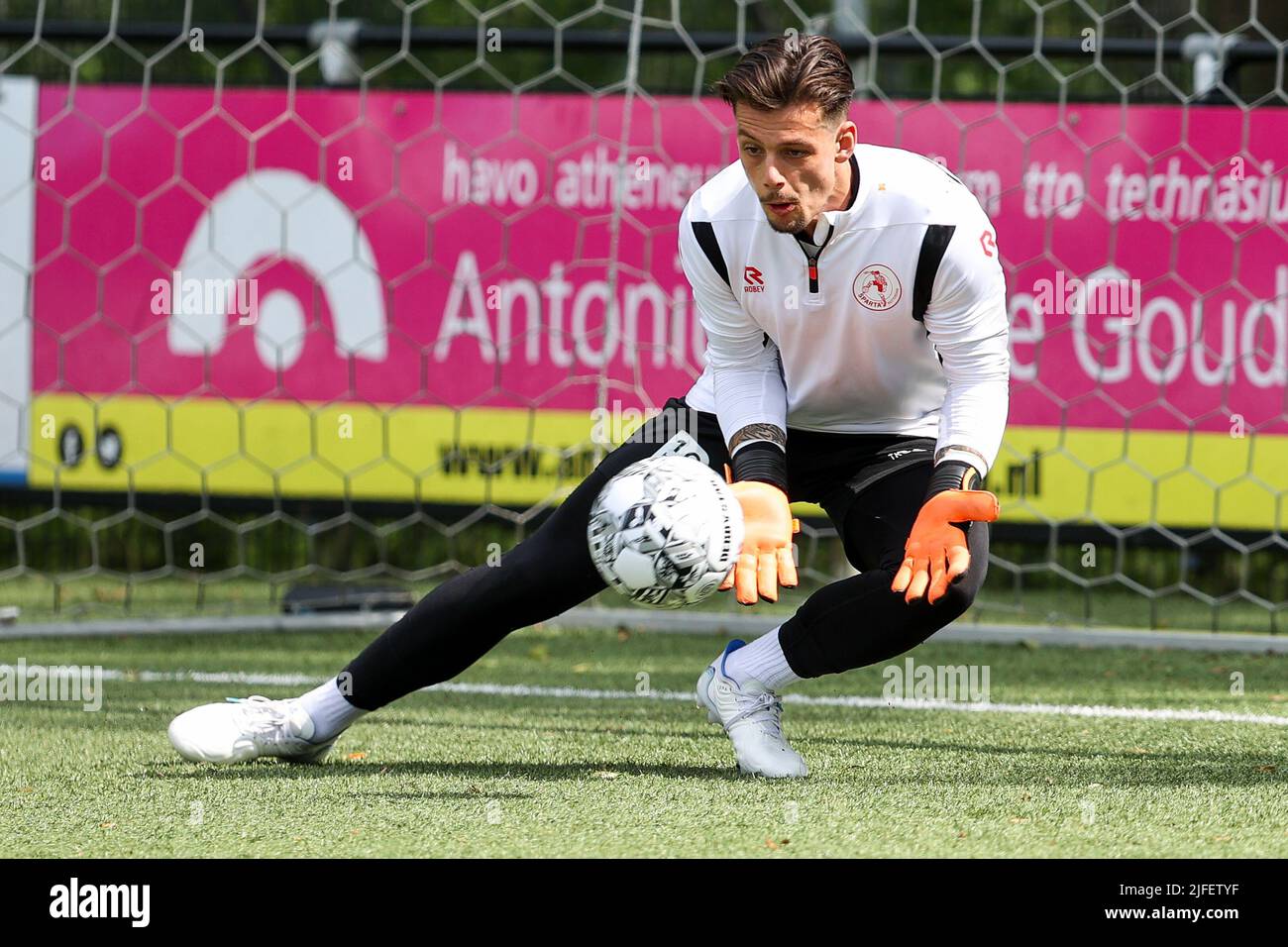 GOUDA, NIEDERLANDE - 2. JULI: Aufwärmen von Nick Olij von Sparta Rotterdam während des Vorsaison-Freundschaftsspiel zwischen Gouds Terrenteam und Sparta Rotterdam bei Jodan Boys am 2. Juli 2022 in Gouda, Niederlande (Foto: Hans van der Valk/Orange PicBilder) Stockfoto