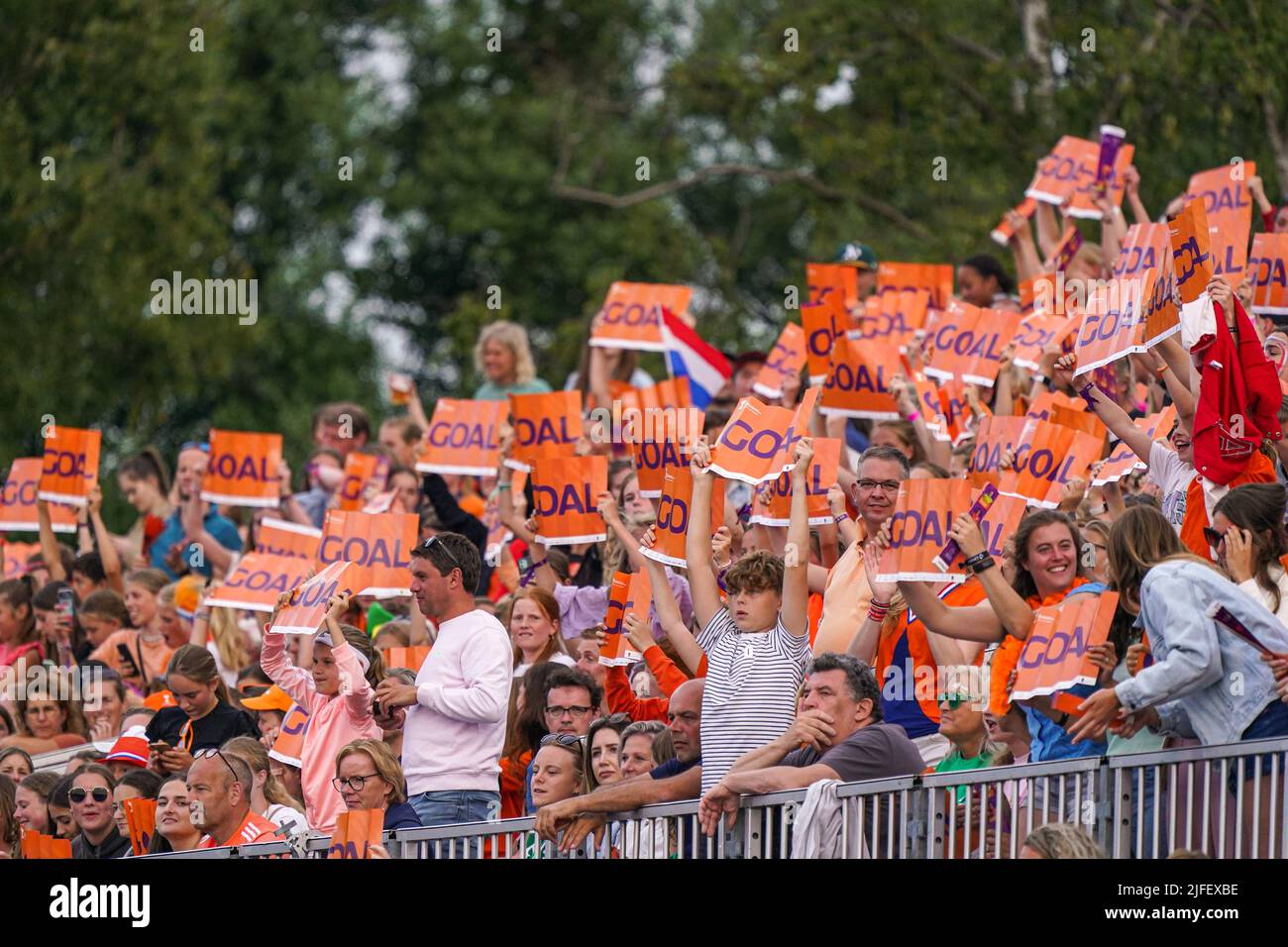 AMSTELVEEN, NIEDERLANDE - 2. JULI: Niederländische Fans beim Spiel der FIH Hockey Women's World Cup 2022 zwischen den Niederlanden und Irland im Wagener Hockey Stadium am 2. Juli 2022 in Amstelveen, Niederlande (Foto: Jeroen Meuwsen/Orange Picles) Stockfoto