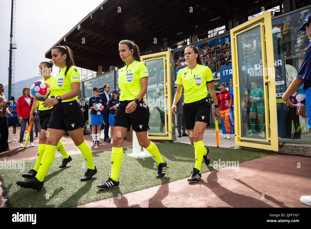 Sabina Bolic mit den Assistenten Maja Petravic, Ivona Pejic und Jelena