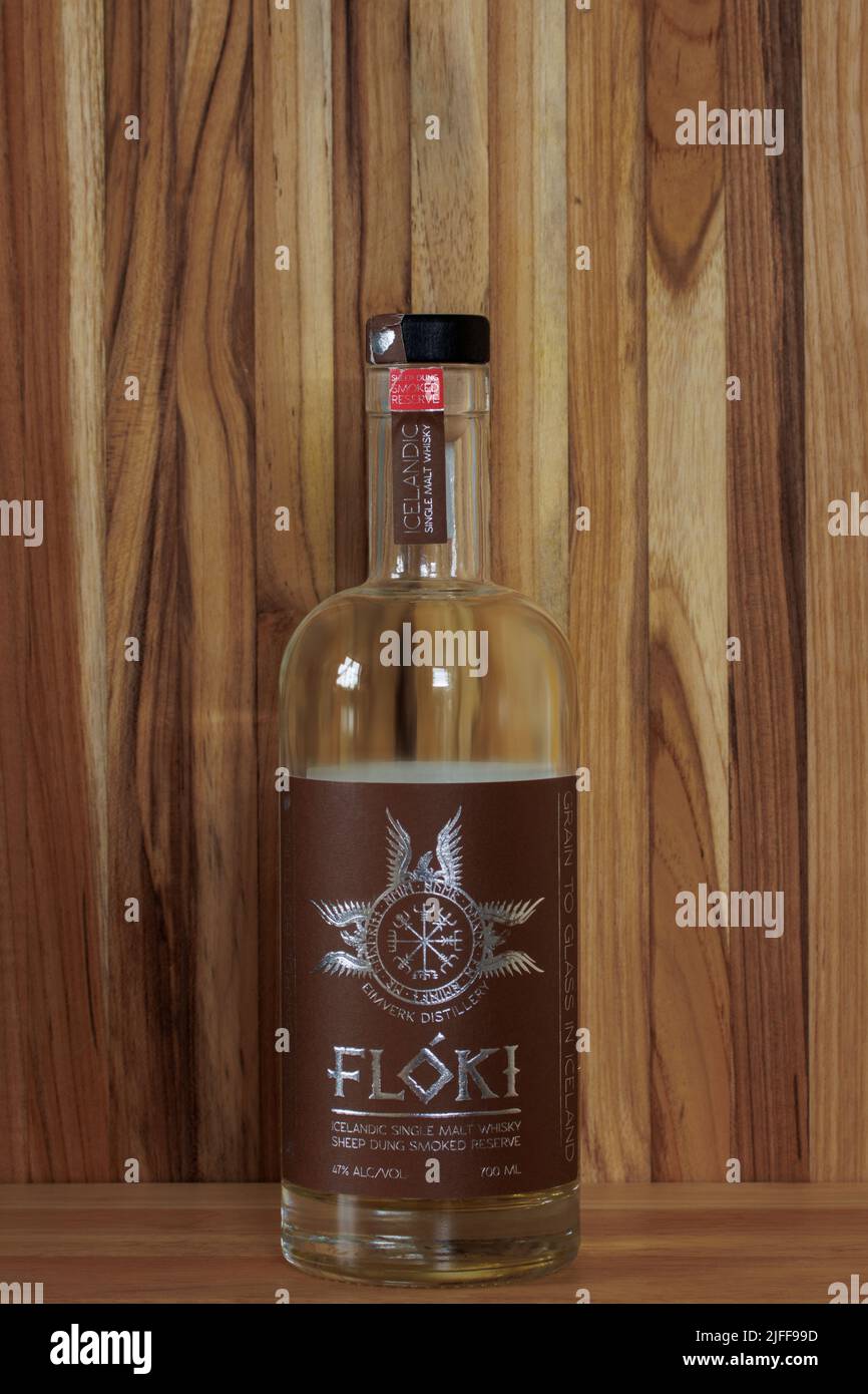 Flasche Floki, ein isländischer Single Malt Whisky aus der Eimverk Brennerei, Schafsdung geräucherte Reserve Stockfoto