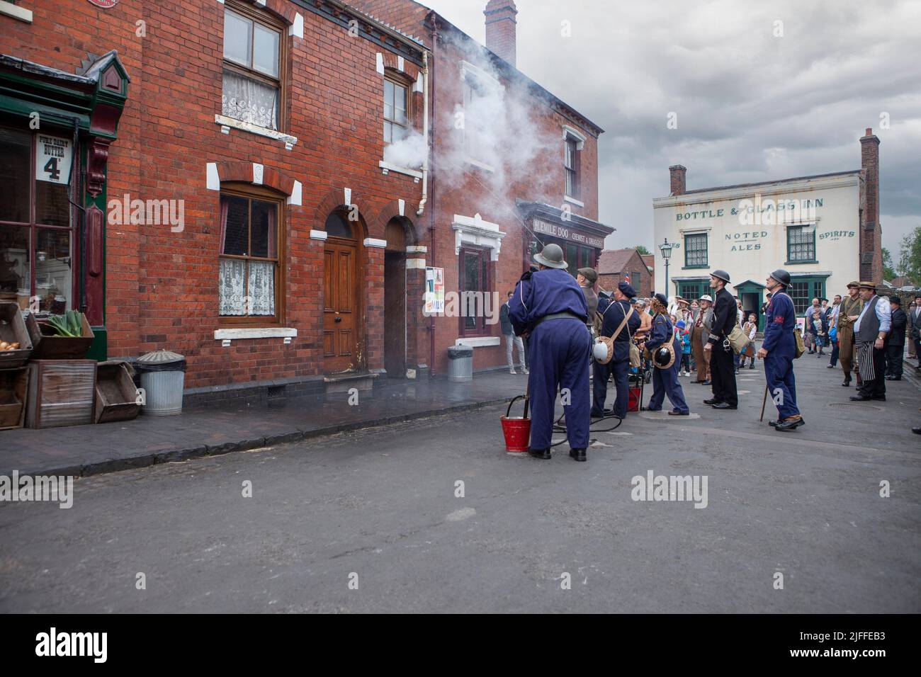 Dudley, West Midlands-united Kingdom Juli 13 2019 Straßenbrand in den 1940er Jahren, der auf Vintage-Ausrüstung gewartet wurde Stockfoto