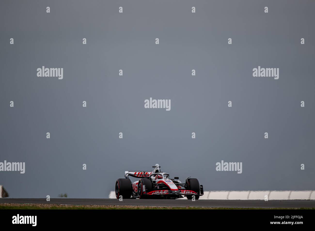 SILVERSTONE, VEREINIGTES KÖNIGREICH - 02. Juli 2022: Kevin Magnussen aus Dänemark startet um Haas F1 . Qualifying, Runde 10 der Meisterschaft 2022 F1. Kredit: Michael Potts/Alamy Live Nachrichten Stockfoto
