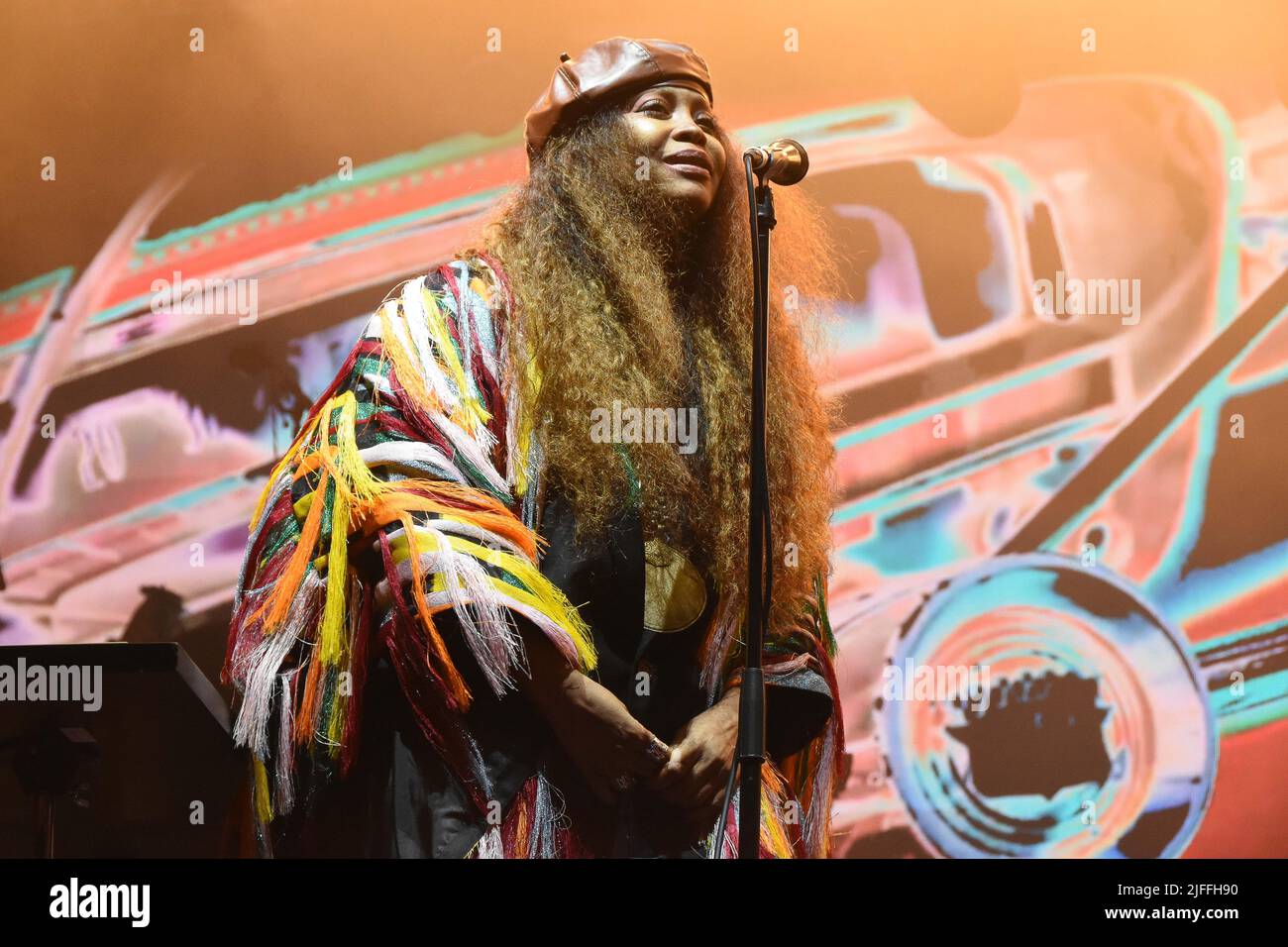 Glynde, England, Großbritannien. 2.. Juli 2022. Erykah Badu Schlagzeilen auf der Hauptbühne am Samstag beim Love Supreme Festival in Glynde, East Sussex. Das Festival sah eine Mischung aus Jazz, Funk und Soul Acts. (Bild: © Rod Harbinson/ZUMA Press Wire) Stockfoto