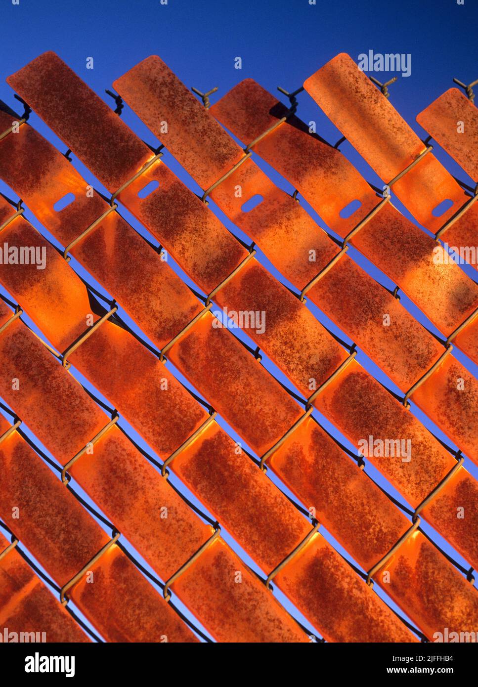 Kettenlineal mit verrosteten Einsätzen Stockfoto