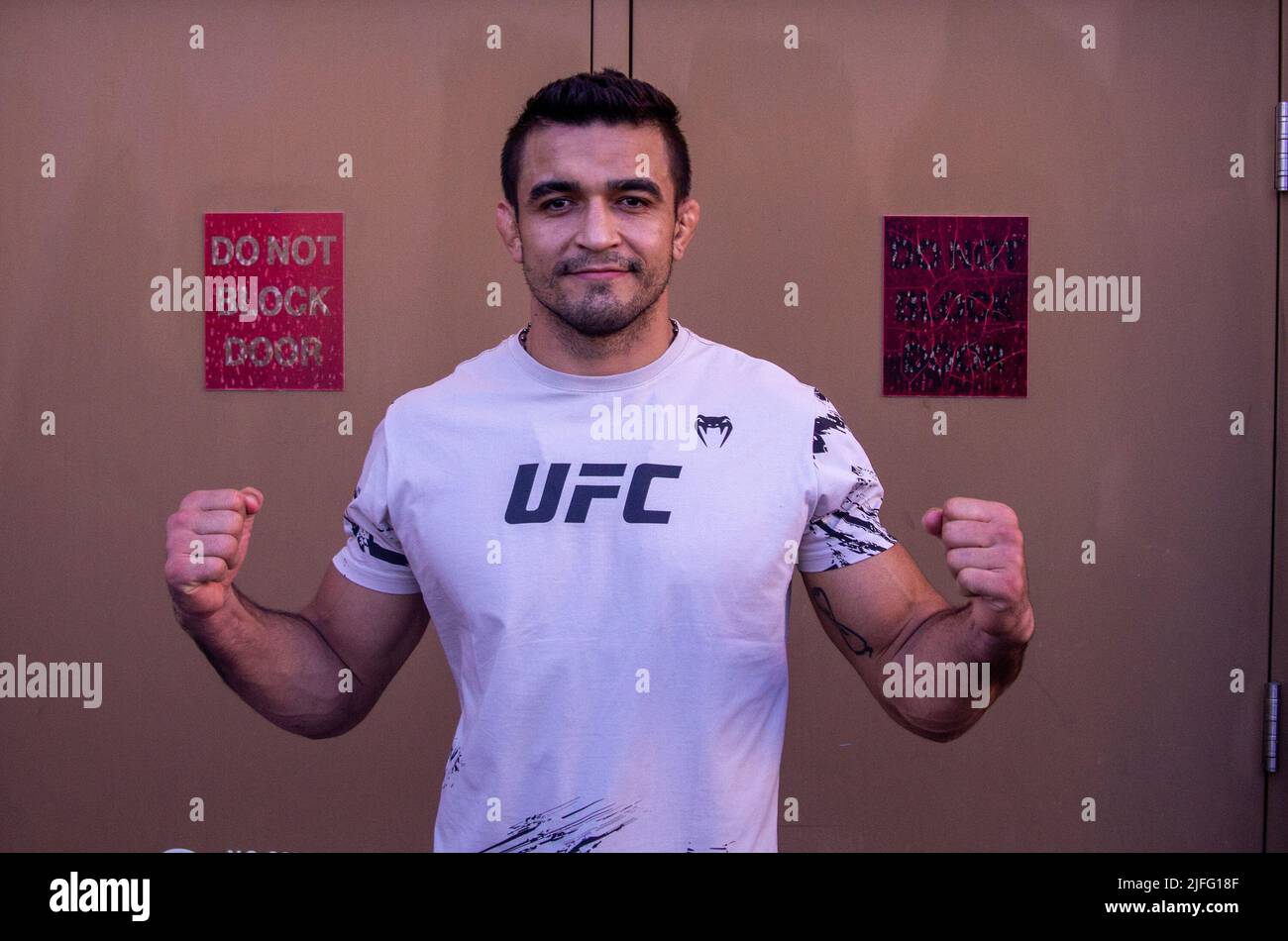 Las Vegas, Nv, Usa. 02.. Juli 2022. LAS VEGAS, NV - 2. Juli: Andre Muniz spricht nach einem dominanten Sieg gegen Uriah Hall durch einstimmigen Beschluss (3 x 30-27 ) nach 3 Runden beim UFC 276: Adasenya gegen Cannonier in der T-Mobile Arena, Las Vegas, NV, USA. (Foto von Matt Davies/PxImages) Credit: Px Images/Alamy Live News Stockfoto