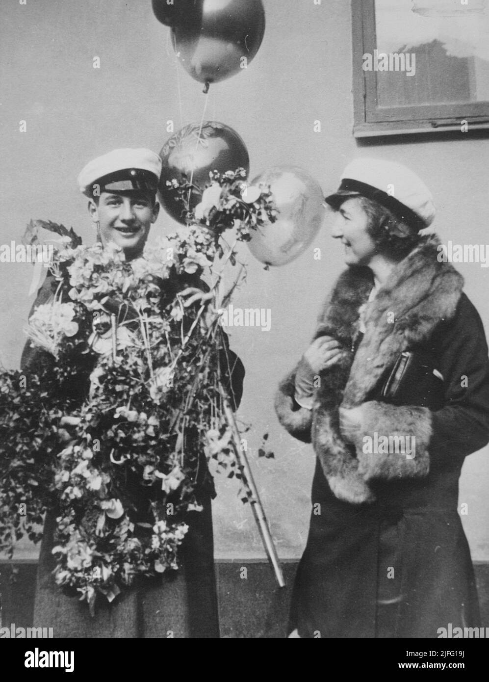 Raoul Wallenberg. Schwedischer Diplomat. Geboren im August 4 1912, verschwunden im Januar 17 1945. Er rettete Tausende von juden im deutsch besetzten Ungarn während des Holocaust von deutschen nazis und ungarischen Faschisten während der späteren Phasen des Zweiten Weltkriegs Was mit ihm geschah, als er starb, ist immer noch Gegenstand fortgesetzter Spekulationen. Raoul Wallenberg schloss zusammen mit seiner Mutter Maria Sophie Wising die Schule ab. 1930. Stockfoto