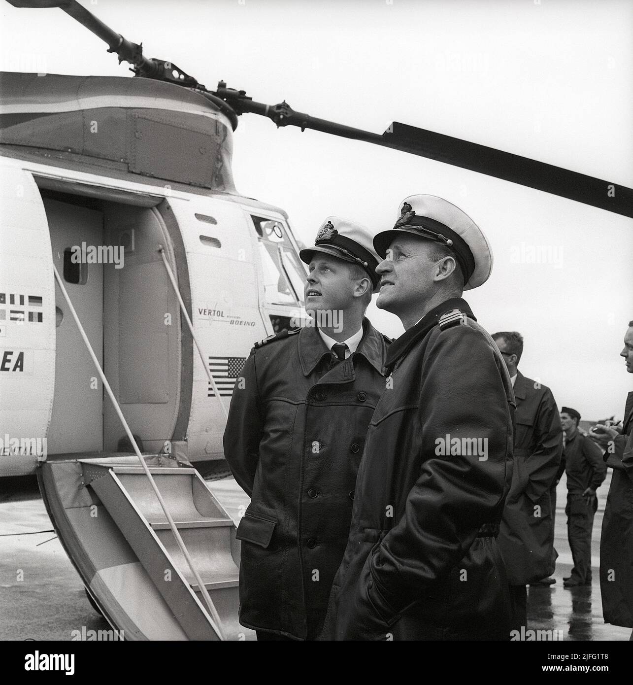 Geschichte des Hubschraubers. Die Boeing Vertol 107, auch HKP 4 genannt. Hubschrauber von der amerikanischen Firma Vertol entwickelt, die mit Boeing fusioniert wurde, die Produktion begann 1956. Die US-Streitkräfte begannen, es unter dem Namen CH-46 Sea Knight zu verwenden. Das schwedische Militär erwarb 22 Einheiten des Hubschraubers mit der ersten Lieferung 1963, wenn das Bild aufgenommen wird. Sie wurden hauptsächlich für die U-Boot-Suche und -Jagd verwendet. Schweden 1963. ref Kristoffersson CU26-1 CU26,27,28 Stockfoto