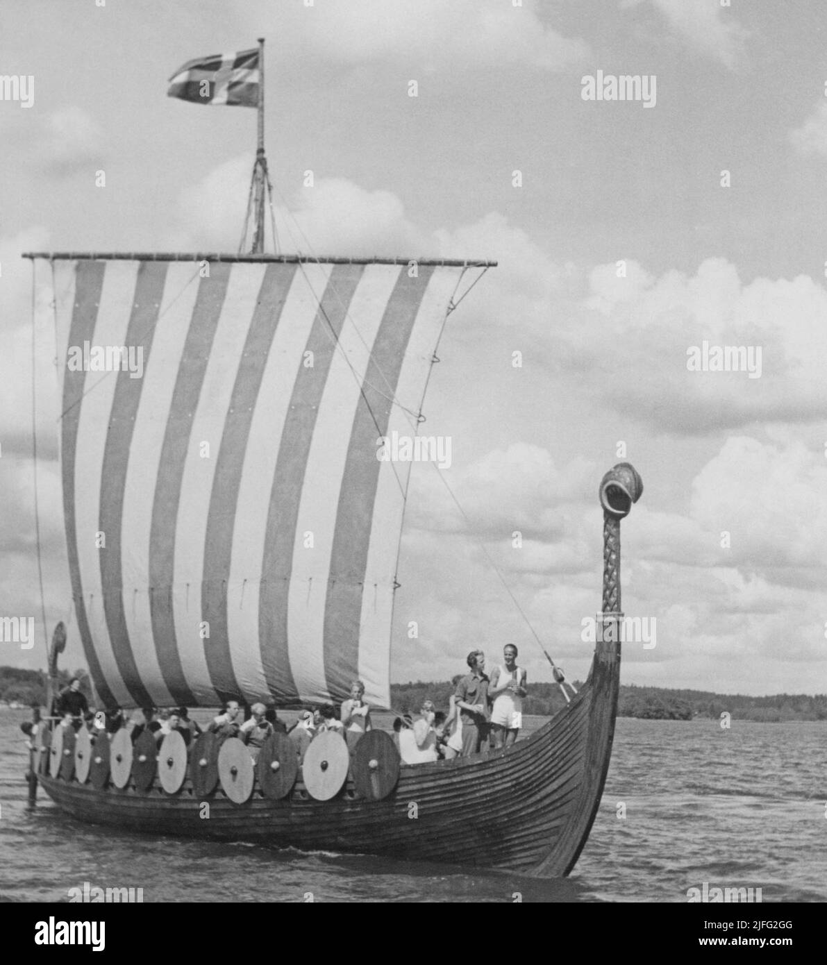 Ormen Friske. Eine Kopie des norwegischen wikingerschiffs Gokstad, das im Frühjahr 1949 auf einer kleinen Werft außerhalb von Trosa gebaut wurde. Es wurde am 12. Juni 1949 gestartet. Am 21. Juni 1950 sank das Schiff in einem Sturm am Deutschen Golf in der Nordsee. Die 15 Menschen an Bord, alle Schweden, starben. An Bord war auf der letzten Reise Sten Schröder, Initiator des Projekts und Leiter des Gesundheitssportverbandes. Stockfoto