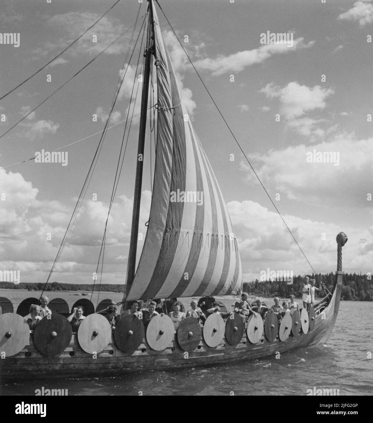 Ormen Friske. Eine Kopie des norwegischen wikingerschiffs Gokstad, das im Frühjahr 1949 auf einer kleinen Werft außerhalb von Trosa gebaut wurde. Es wurde am 12. Juni 1949 gestartet. Am 21. Juni 1950 sank das Schiff in einem Sturm am Deutschen Golf in der Nordsee. Die 15 Menschen an Bord, alle Schweden, starben. An Bord war auf der letzten Reise Sten Schröder, Initiator des Projekts und Leiter des Gesundheitssportverbandes. Stockfoto