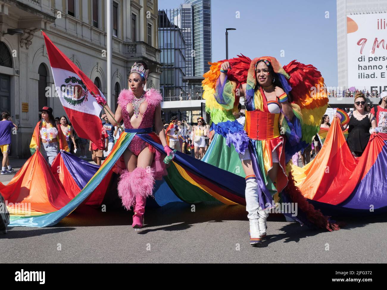 Der Stolz von Mailand ist nach einem 2-jährigen Stopp zurück, nachdem 300 Demonstranten zwischen den Straßen der Stadt gecovid waren Stockfoto