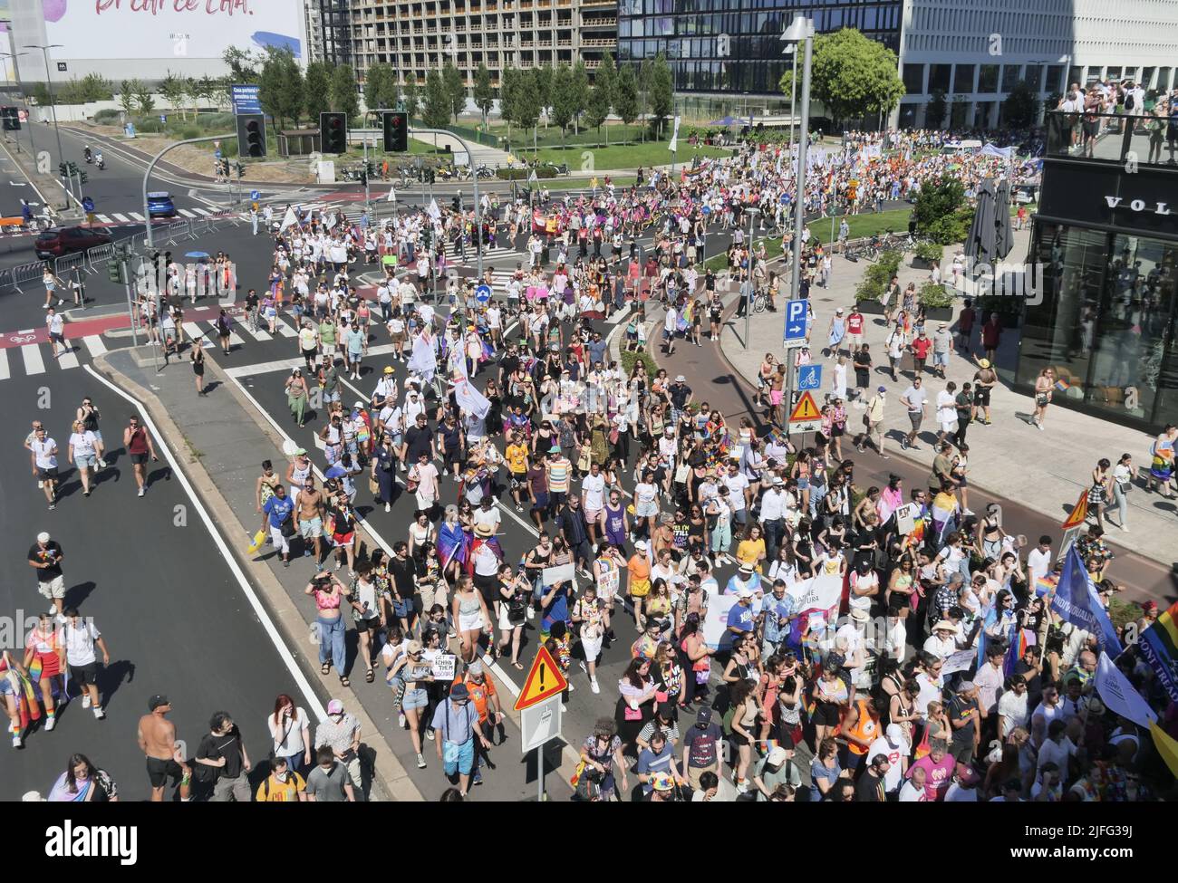 Der Stolz von Mailand ist nach einem 2-jährigen Stopp zurück, nachdem 300 Demonstranten zwischen den Straßen der Stadt gecovid waren Stockfoto