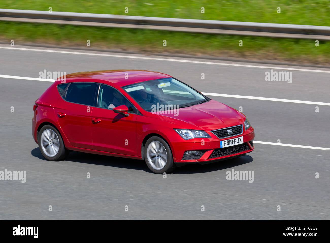 2018 Red Seat Leon SE Dynamic TSI Evo 130 Start Stop 1498cc Benziner mit Heckklappe; Fahrt auf der M6 Motorway, Manchester, Großbritannien Stockfoto