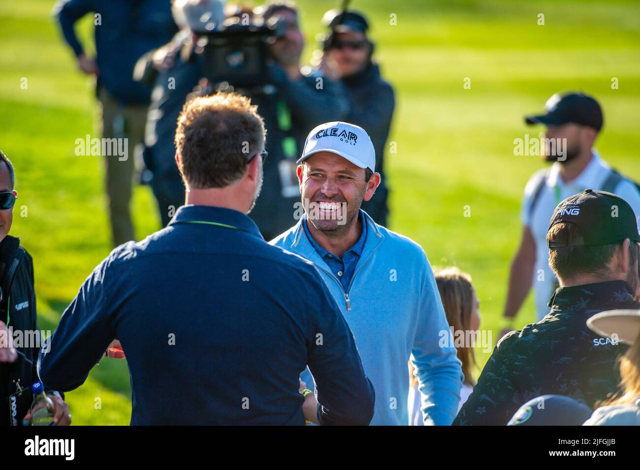 Der Südafrikaner Charl Schwartzel feiert den Gewinn des ersten LIV Golf Invitational London im Centurion Club, St. Albans Stockfoto